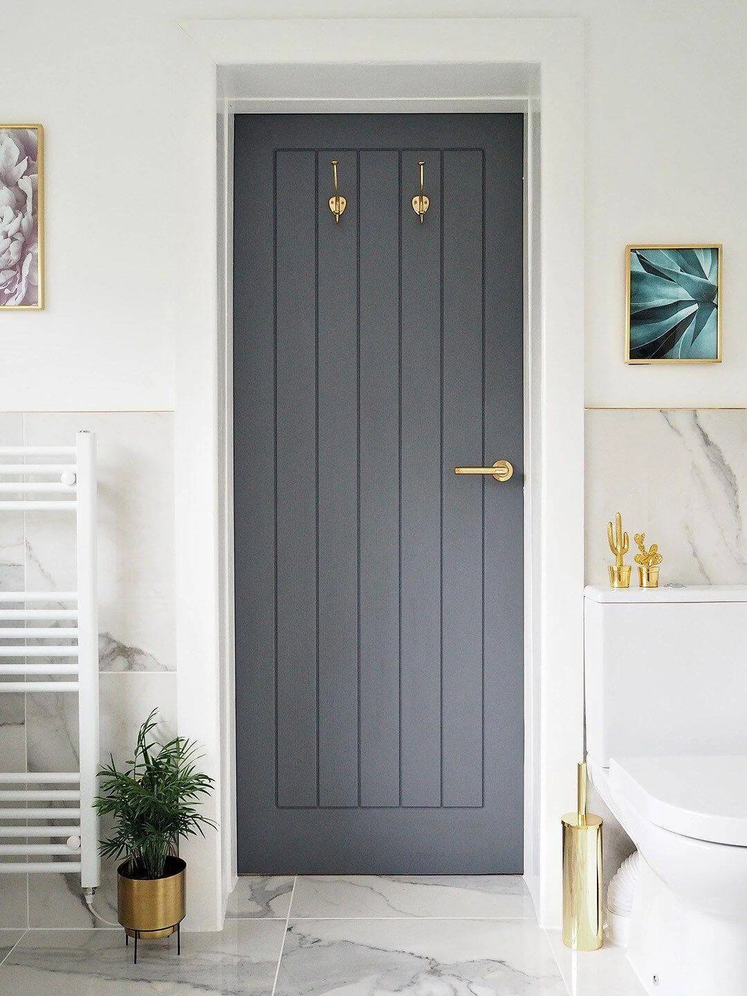 Сива интериорна врата за тоалетна